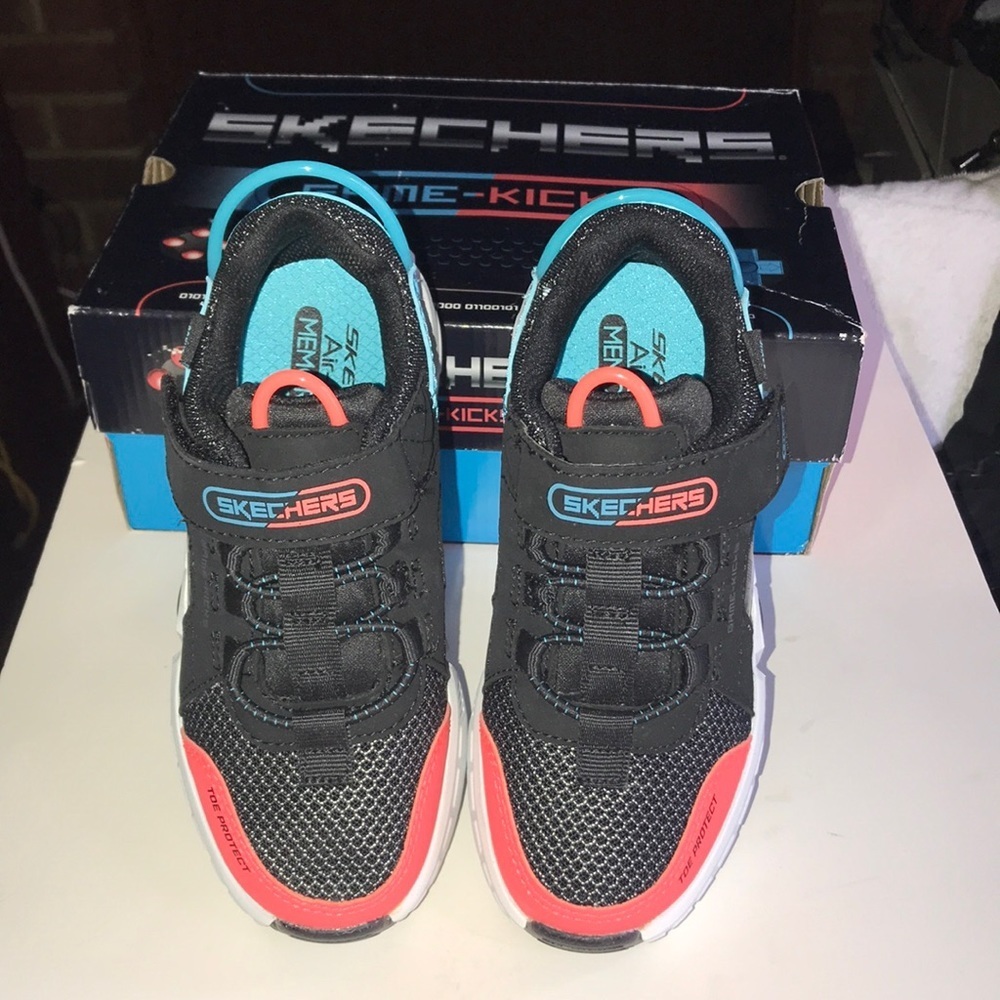 NIB Unisex Sketchers Gametronix Sneakers